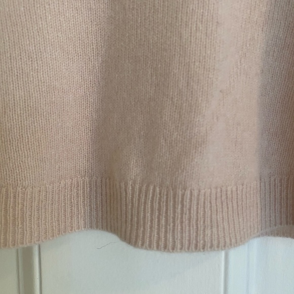 Frame 100% cashmere v-neck sweater, size XS - Picture 9 of 16